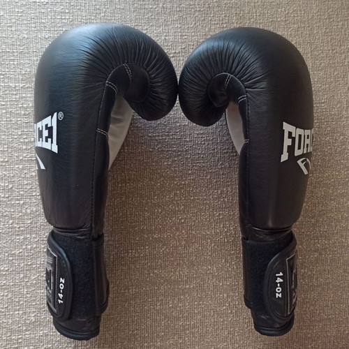 Force1 F-1020 Boxing Gloves like new, 14oz, leather