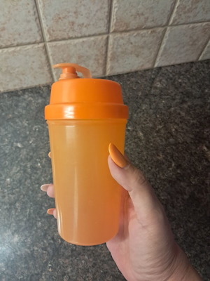 Epox Plastic Shaker 200ml like new, orange with straw hole
