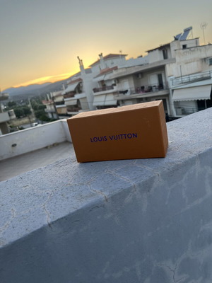 Louis Vuitton sunglasses like new with box and authenticity card black gold