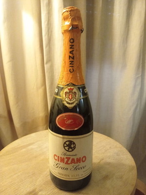 Φιάλη αφρώδης οίνος Cinzano Gran Secco σφραγισμένη 740ml 80's