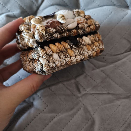 Small jewelry box decorated with seashells like new