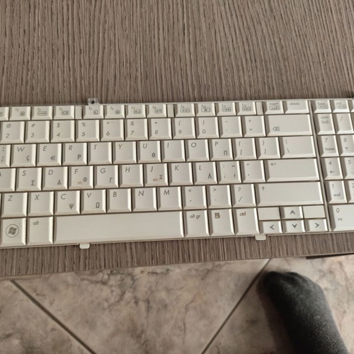 Laptop keyboard HP Pavilion used, missing one key