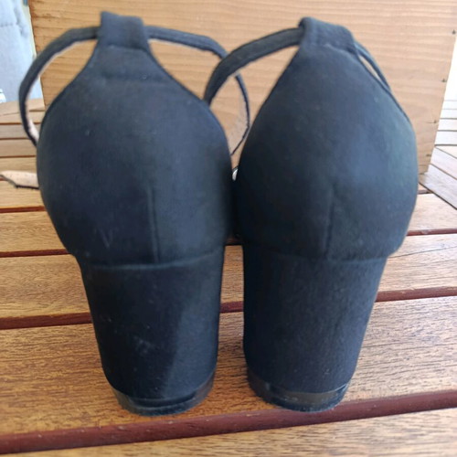 Flyfor Pointed Heels with Strap New, Black Size 40