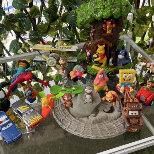 Disney and Animation Figures Collection with Winnie the Pooh Treehouse