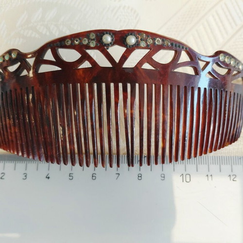 Vintage women's hair combs set of 4, like new, 1960s