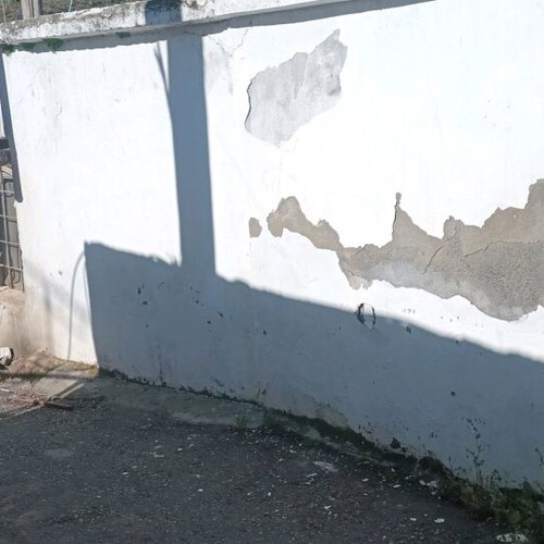 Detached house 120 sqm stone-built with fireplace, ground floor, needs renovation