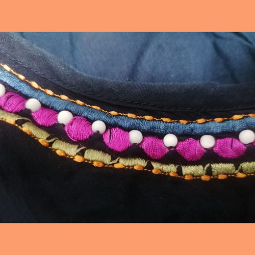 Lanidor sleeveless blouse like new with embroidery and colorful geometric print