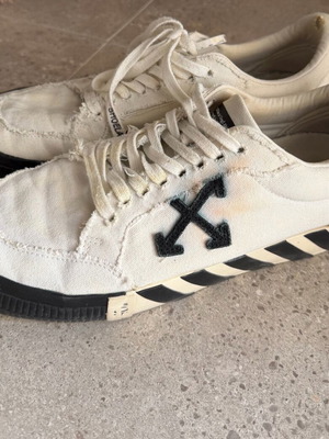 Обувки Off White употребявани, номер 45, черно и бяло