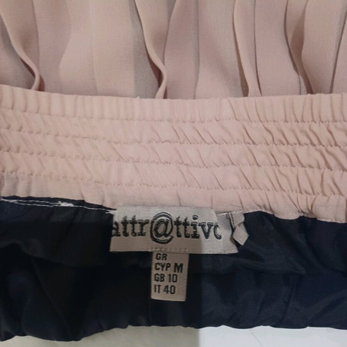 Attrattivo mini skirt like new, dusty pink, size Small with lace