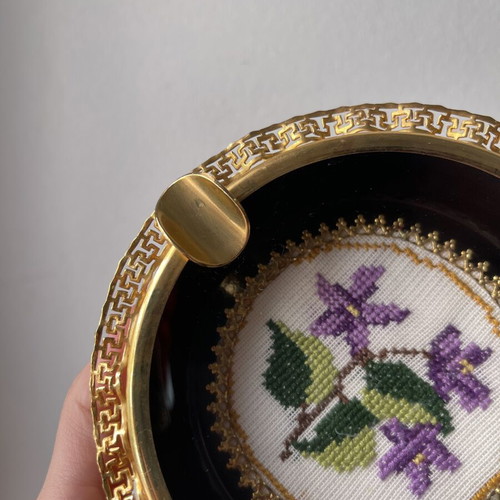 Vintage ashtray with embroidery and gold detail