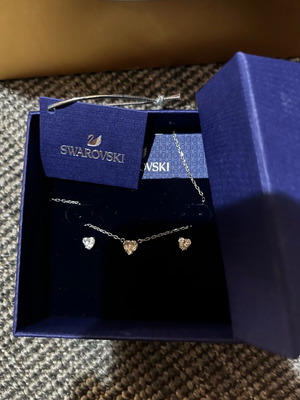 Swarovski σετ κολιέ και σκουλαρίκια ασημί χρώμα φορεμένο ελάχιστες φορές