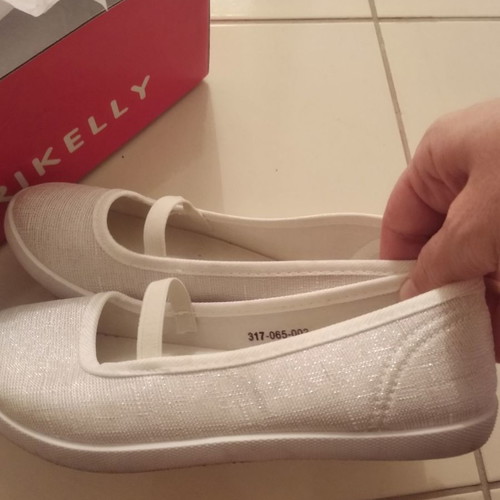 Mari Kelly children's ballet shoes used, size 32, white