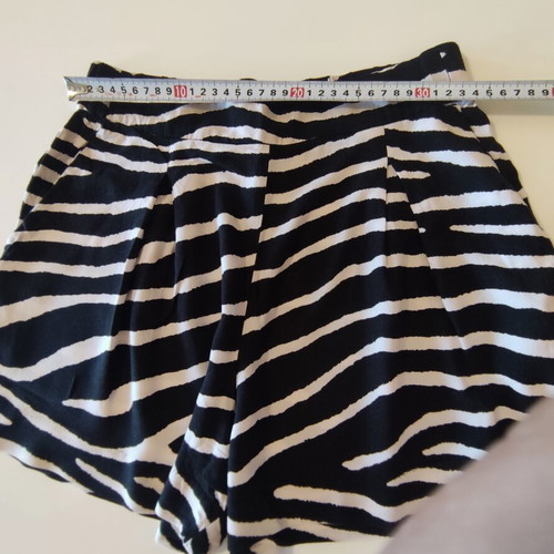 Zebra shorts H&M like new, size S, black and white