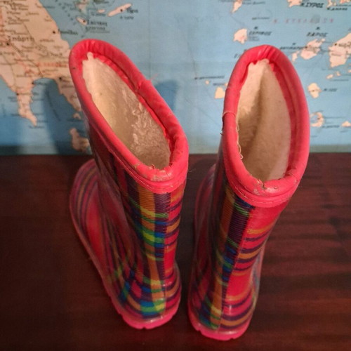 Children's boots with plaid pattern and warm lining, size 33 like new