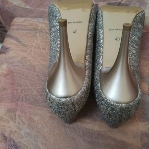 Leather peep toe pumps silver like new, size 40