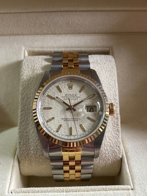 Rolex Datejust 16233 39mm wristwatch like new with papers