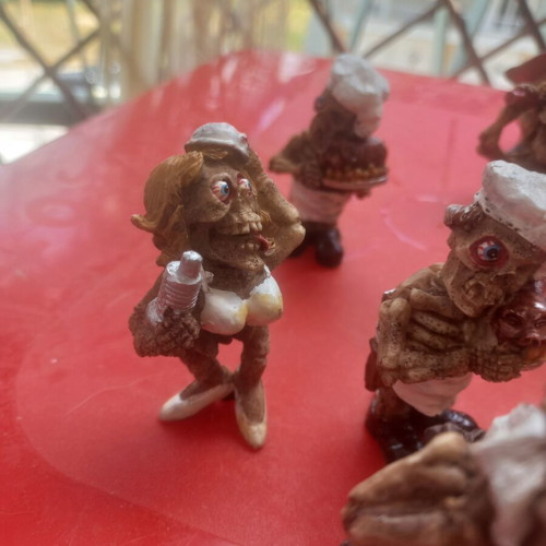 Vintage set of 8 resin figurines 6 cm, 80's-90's