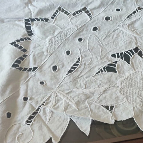 Vintage embroidered tablecloth 98x98 cm with cutwork and sunflower design like new