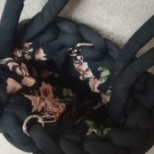 Handmade shoulder bag with marshmallow yarn and clasp new