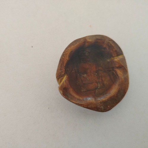 Bronze decorative item used with oxidation and scratches