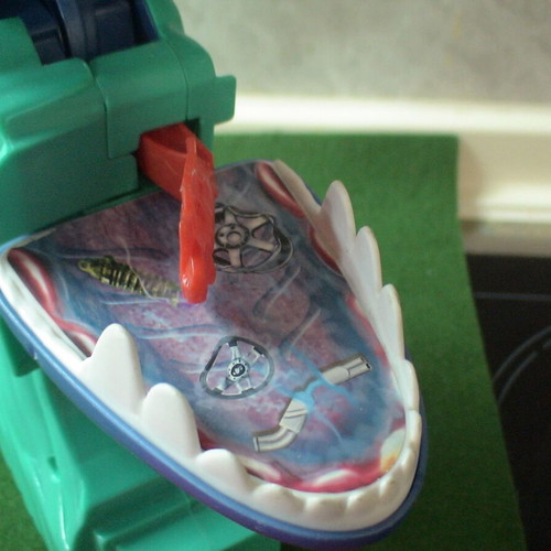 Hot Wheels City Shark Beach Battle Challenge playset