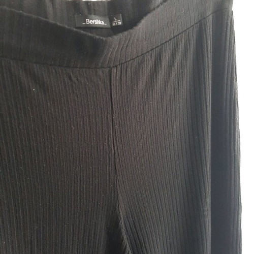 Παντελόνι 3/4 Bershka μεταχειρισμένο, μέγεθος XL, μαύρο