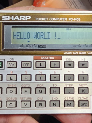 Sharp PC-1403 vintage 80s φορητός υπολογιστής τσέπης μεταχειρισμένος, προγραμματιζόμενος σε BASIC