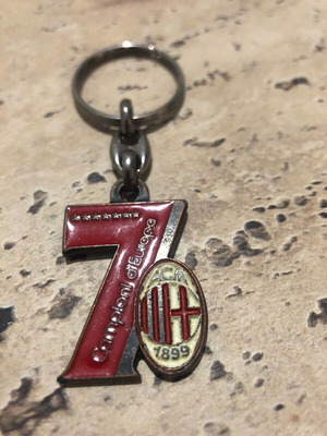 Ac Milan official memorabilia set like new, keychain and magazine