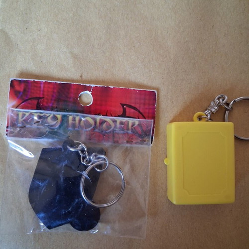 Key holders pack of 2 like new, colorful, England design
