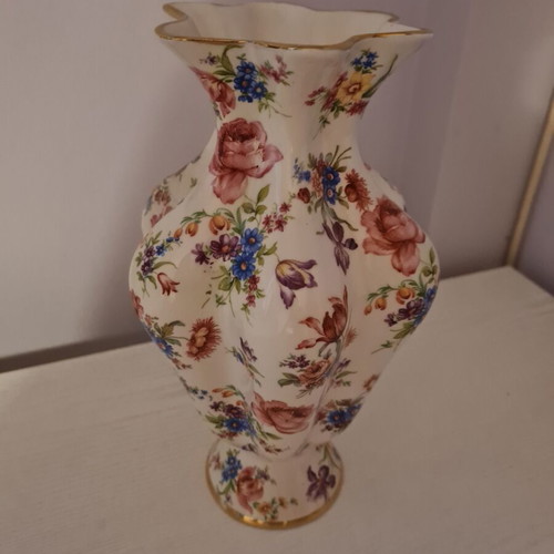 Vintage porcelain vase like new
