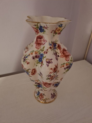 Vintage porcelain vase like new