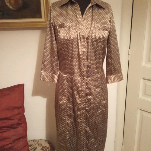 Zara satin dress used with buttons brown - 10,00 - Vendora.cy Zara satin dress used with buttons brown - 10,00 - Vendora.cy