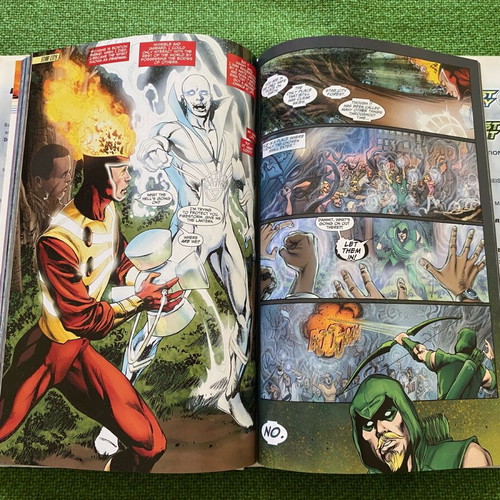 Brightest Day Vol. 3 like new, English comic book