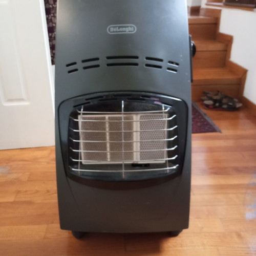 DeLonghi Gas Heater like new, safe and economical