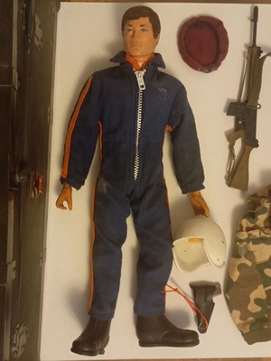 GIJOE pilot figure used with 5 accessories and original packaging