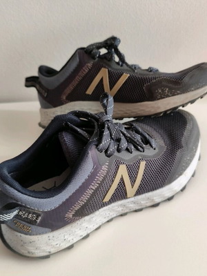 Αθλητικά παπούτσια New Balance σαν καινούργια, γκρι