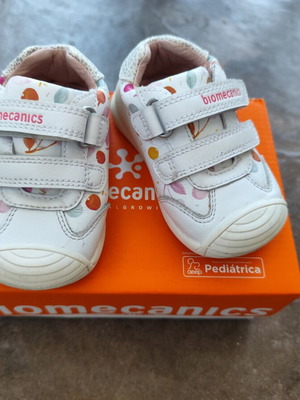 Biomecanics baby shoes size 19, like new, girl