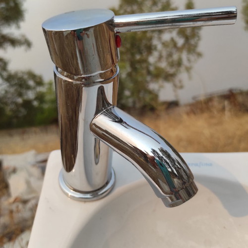 Sink with faucet and valve used