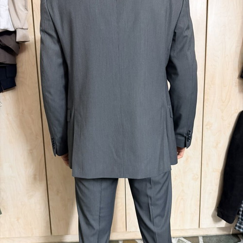 Hugo Boss men's suit like new, size 46, dark gray