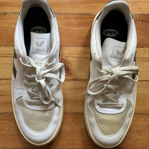 Veja Leather Sneakers White Green EU 41 Like New