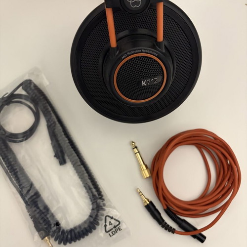 AKG K712 Pro headphones like new, wired