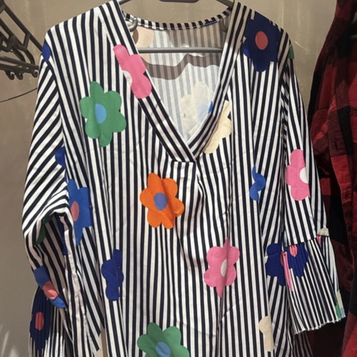 Floral top like new, size M/L, multicolored