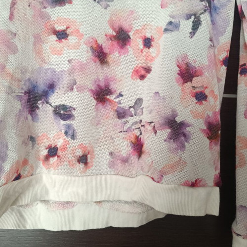 Floral blouse like new, thin knit, size S