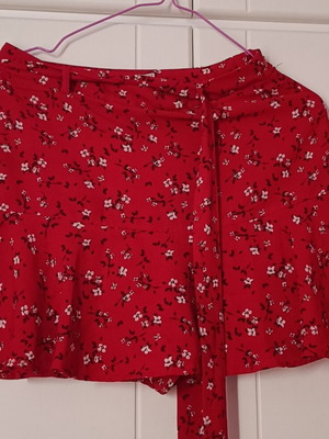 Stradivarius Red Short Skirt like new, size S 36 8