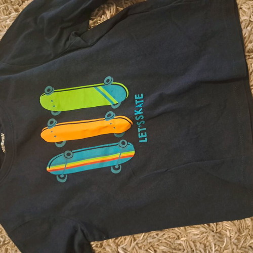 Children's T-shirts and gift tracksuit like new, multicolor, sizes 110-116 cm