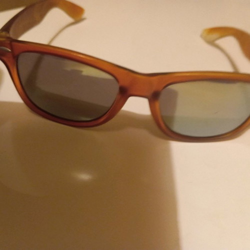 Unisex sunglasses used with brown frame and mirror lenses