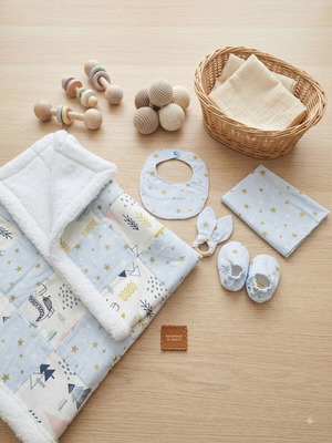 Handmade baby set with blanket, bib, shoes, pillowcase and wooden decoration