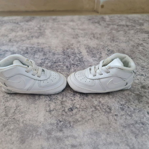 Nike baby shoes white 19.5 like new