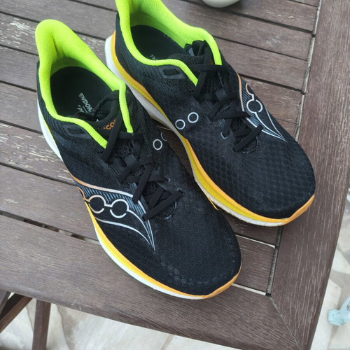 Saucony Endorphin Speed 5 running shoes like new, size 45, black multicolor