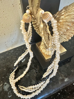 Vintage necklace with pearl like new